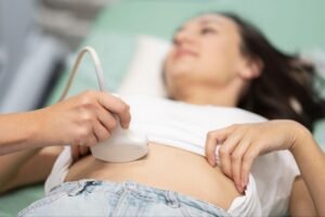 Ultrassom ginecológico usado para investigar mioma uterino